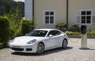Ile pali Porsche Cayenne S E-Hybrid? — zdjęcie 2