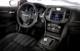 Chrysler 300 po liftingu jak Lancia Thema — zdjęcie 3