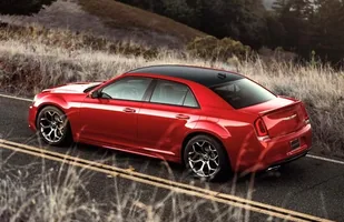 Chrysler 300 po liftingu jak Lancia Thema — zdjęcie 4
