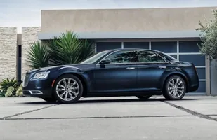 Chrysler 300 po liftingu jak Lancia Thema — zdjęcie 6