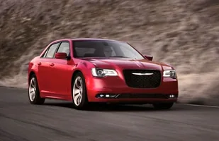 Chrysler 300 po liftingu jak Lancia Thema — zdjęcie 7