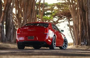 Chrysler 300 po liftingu jak Lancia Thema — zdjęcie 8