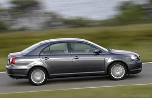 Toyota Avensis z nowym przodem — zdjęcie 2