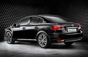 Toyota Avensis z nowym przodem — zdjęcie 3