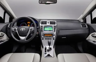 Toyota Avensis z nowym przodem — zdjęcie 4
