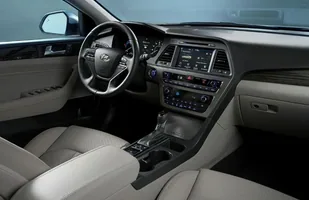 Hyundai Sonata Plug-in Hybrid — zdjęcie 4