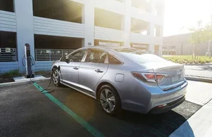 Hyundai Sonata Plug-in Hybrid — zdjęcie 5