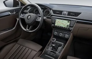 Skoda Superb. Pierwsze zdjęcie wnętrza — zdjęcie 1