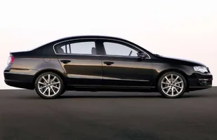 VW Passat B6 - rysa na legendzie — zdjęcie 2