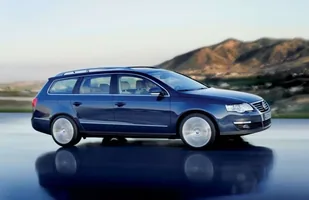 VW Passat B6 - rysa na legendzie — zdjęcie 4
