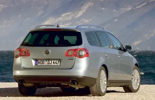 VW Passat B6 - rysa na legendzie — zdjęcie 5