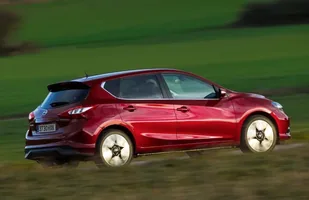 Nissan Pulsar ze 190-konnym silnikiem — zdjęcie 6