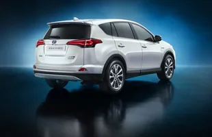Toyota RAV4 już po liftingu. Także jako hybryda — zdjęcie 3
