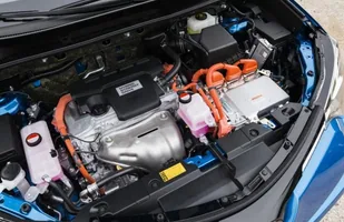Toyota RAV4 już po liftingu. Także jako hybryda — zdjęcie 4