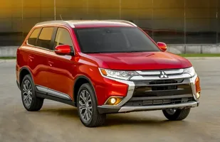 Mitsubishi Outlander po liftingu — zdjęcie 5