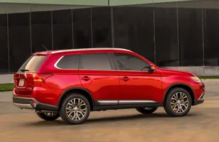 Mitsubishi Outlander po liftingu — zdjęcie 7