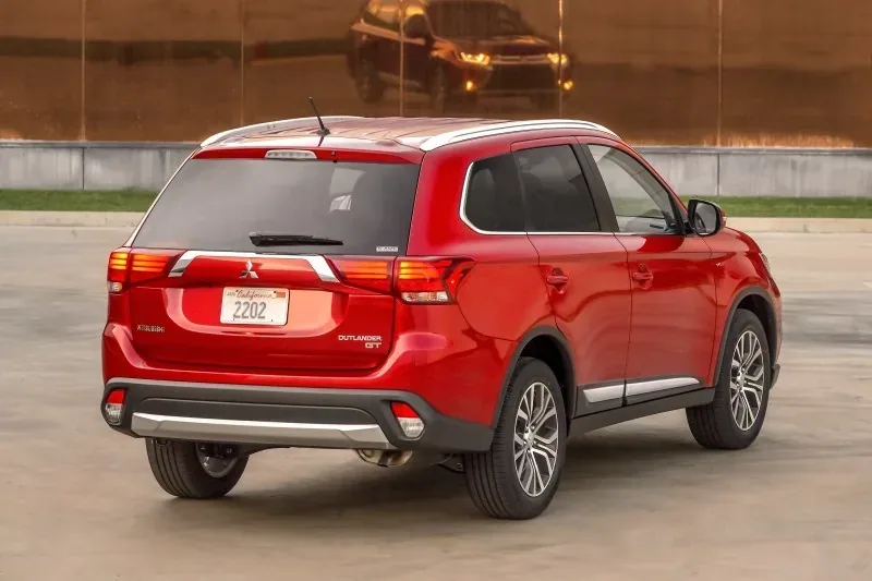 Mitsubishi Outlander po liftingu