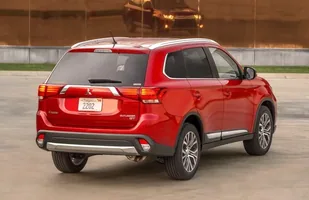 Mitsubishi Outlander po liftingu — zdjęcie 9
