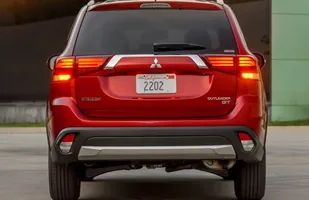 Mitsubishi Outlander po liftingu — zdjęcie 10