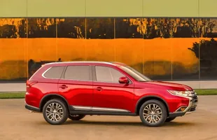 Mitsubishi Outlander po liftingu — zdjęcie 11
