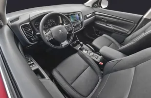 Mitsubishi Outlander po liftingu — zdjęcie 12
