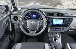 Toyota Auris Hybrid w specjalnej cenie — zdjęcie 2
