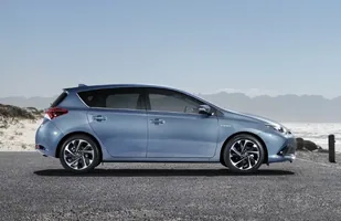 Toyota Auris Hybrid w specjalnej cenie — zdjęcie 3