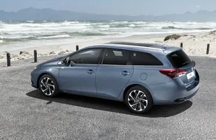 Toyota Auris Hybrid w specjalnej cenie — zdjęcie 6