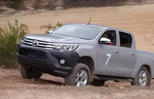 Całkiem nowa Toyota Hilux — zdjęcie 8