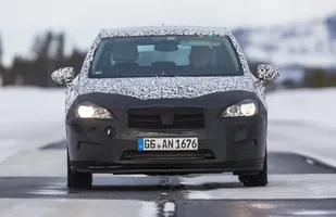 Nowy Opel Astra w kamuflażu — zdjęcie 3