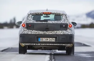 Nowy Opel Astra w kamuflażu — zdjęcie 4