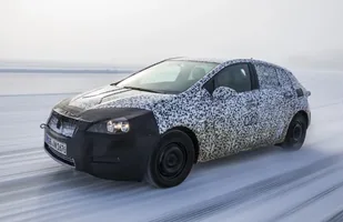 Nowy Opel Astra w kamuflażu — zdjęcie 5