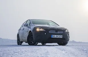 Nowy Opel Astra w kamuflażu — zdjęcie 6