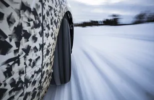 Nowy Opel Astra w kamuflażu — zdjęcie 8