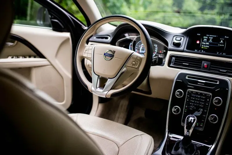 Volvo S80 - wnętrze bez wpadek