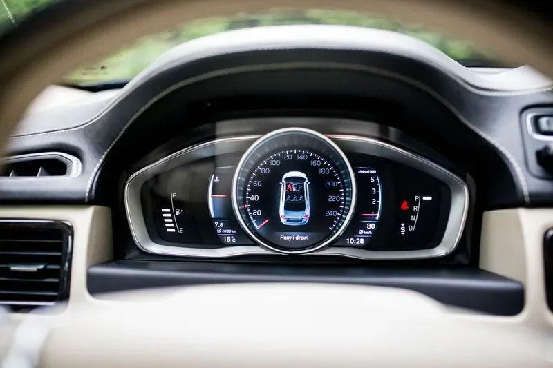 Volvo S80 od 2013 posiada wyświetlacz zamiast zegarów