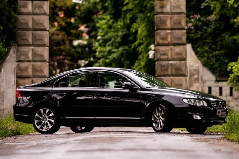 Volvo S80 - klasyczne linie nadwozia