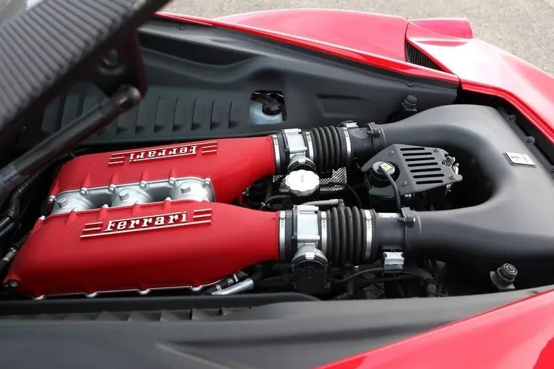 Silnik Ferrari 458 i pojemności 4,5 l