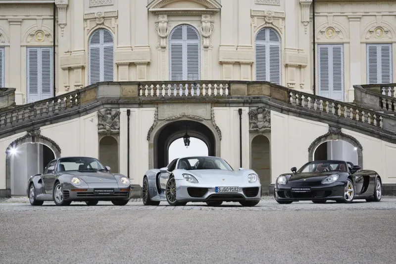 Trzy pokolenia supersportowych modeli Porsche: 959, 918 Spyder oraz Carrera GT (od lewej)