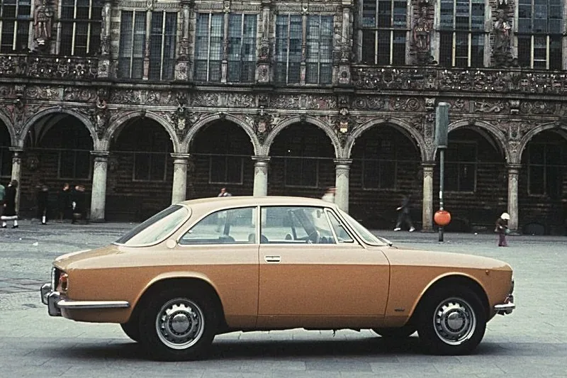 Alfa Romeo Giulia Coupé 1300 GT Junior (1969-1973)