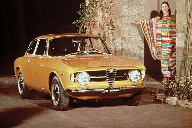 Alfa Romeo Giulia Coupé 1300 GT (1962-1966)