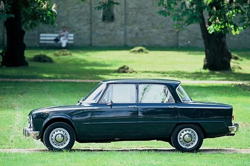 Alfa Romeo Giulia Berlina (1962-1978)