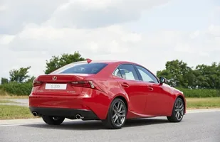 Lexus IS 200t z nowym silnikiem — zdjęcie 3