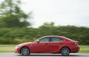 Lexus IS 200t z nowym silnikiem — zdjęcie 6