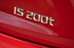 Lexus IS 200t z nowym silnikiem — zdjęcie 7