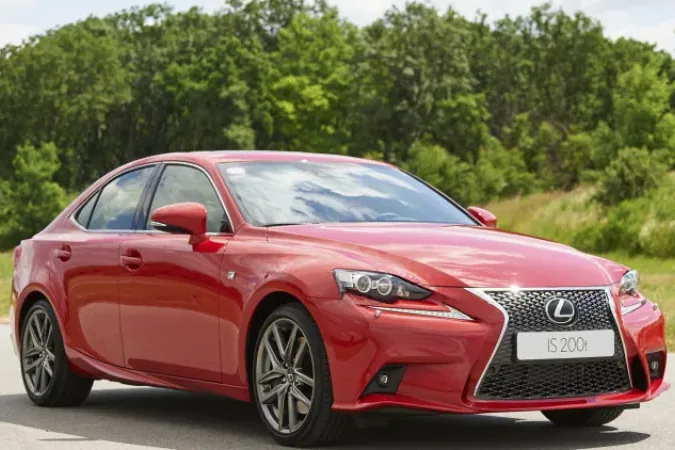 Lexus is200t