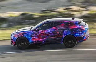 Jaguar F-Pace na zdjęciach i filmie — zdjęcie 4