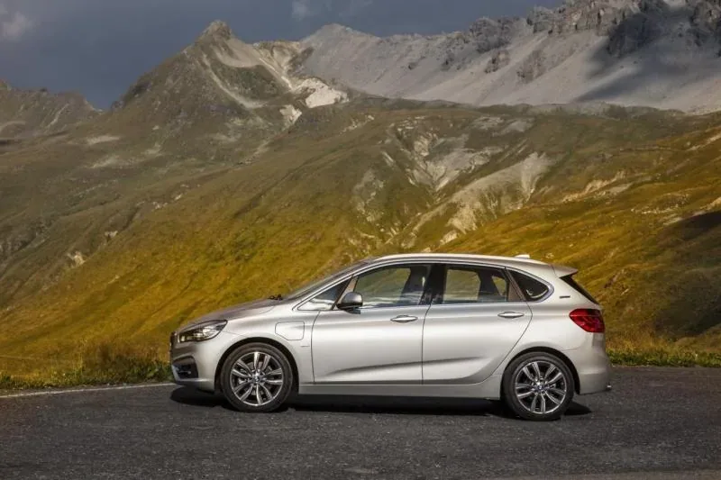 BMW 225 xe