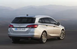 Opel Astra kombi. Nazywa się Sports Tourer — zdjęcie 1