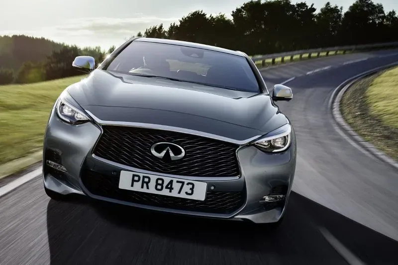 Infiniti Q30